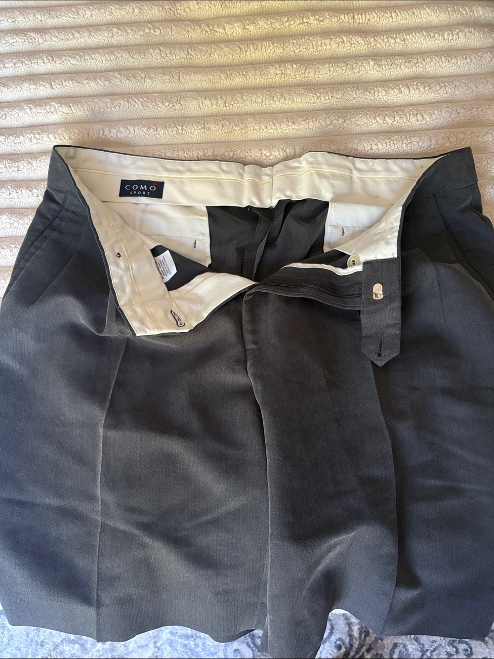COMO SPORT Men's Black Athletic Shorts- Worn once, next to NEW